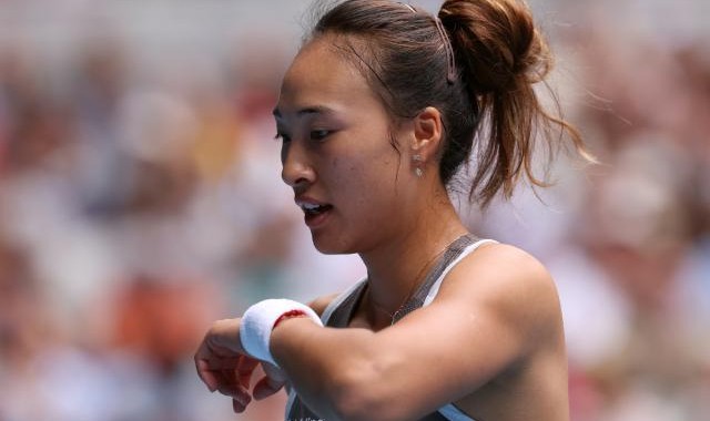 开云app官网-带伤上场遭争议判罚 但郑钦文不想为出局找借口