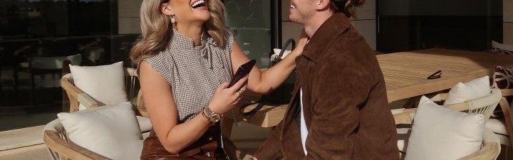 开云app下载入口官网-英格兰太太团成员回家！加拉格尔模特女友晒照：生活真是疯狂！